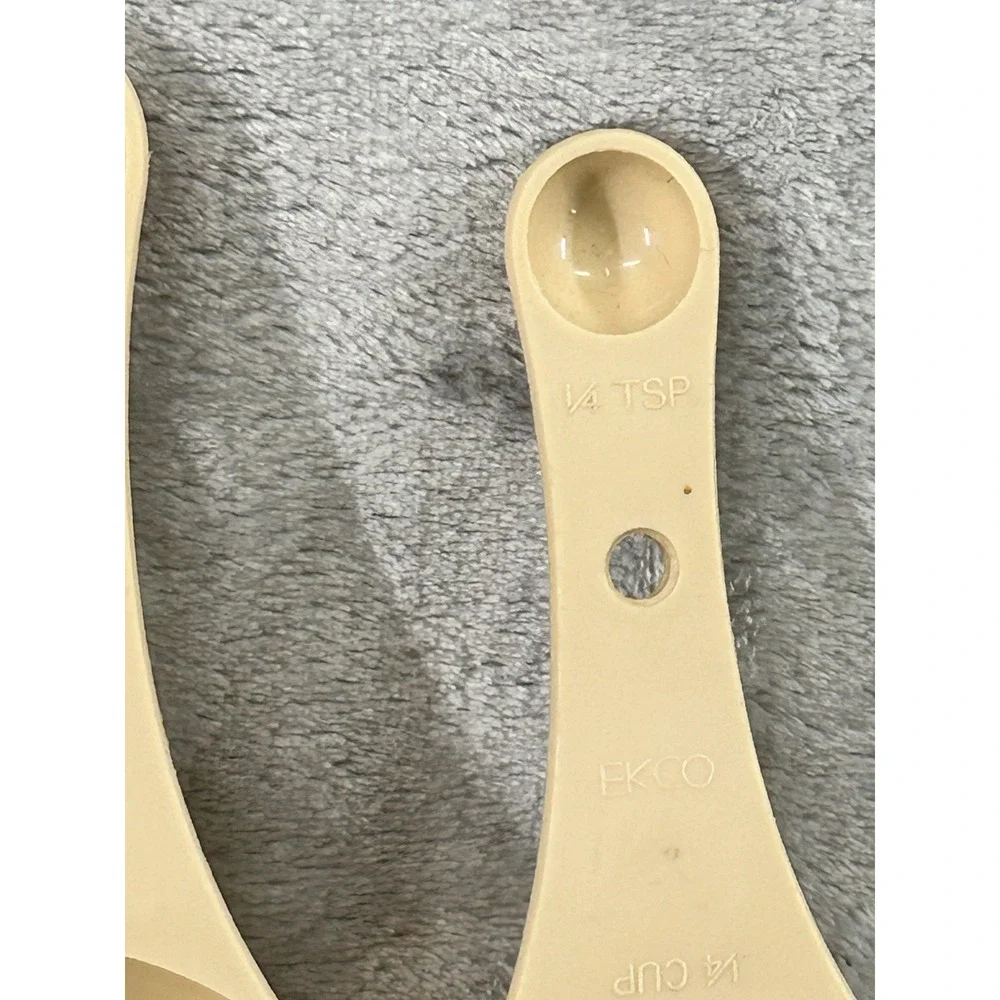 Vintage EKCO Tan Beige Nesting Measuring Cup Scoop Spoon Set 4pc USA 1970s Retro